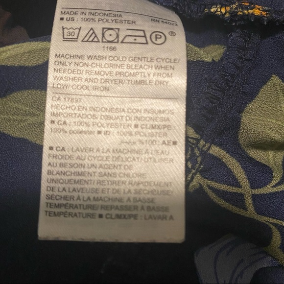 OLD NAVY Smocked Navy Floral Blouse Size Medium - Picture 8 of 8